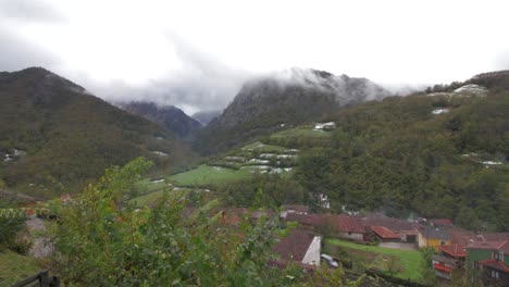 Vista-De-Lapso-De-Tiempo-De-Las-Montañas-De-Caleao,-En-El-Parque-Natural-De-Redes,-Asturias,-España