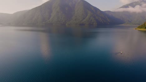 Drohnenaufnahmen-Rund-Um-Die-Seen-In-Der-Nähe-Des-Berges-Fuji-In-Japan-Shizuoka,-Japan
