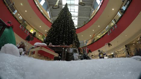 Christmas-decorations-in-the-shopping-center.-Time-Lapse