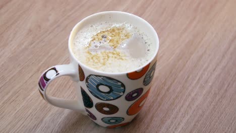 Milch-In-Cappuccino-Gießen