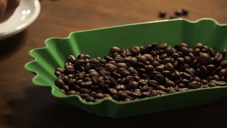 Haufen-Frisch-Gerösteter-Kaffeebohnen