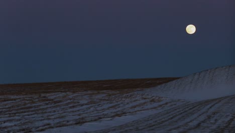 Super-Moon-over-top-of-a-snowy-field