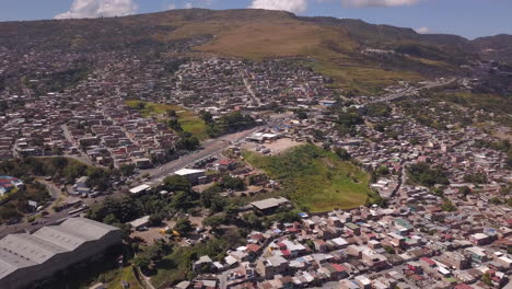 Aerial-footage-taken-of-the-outskirts-of-Tegucigalpa,-the-capital-city-of-Honduras