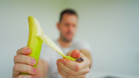 Men-eat-a-Banana