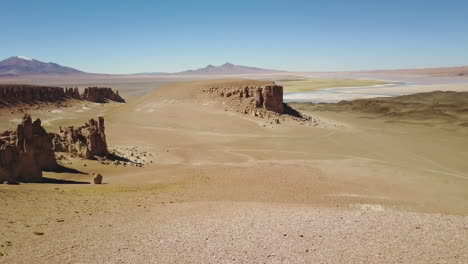 Luftaufnahme-Der-Kathedralen-Von-Tara-In-Der-Atacama-Wüste