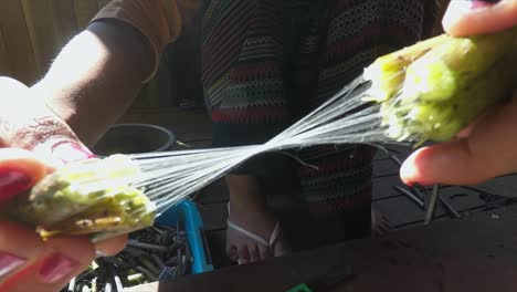 Lotus-fiber-weaver-Myanmar-Inle-Lake-burma