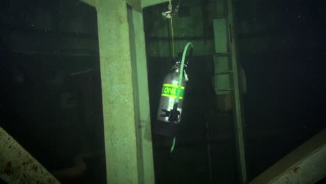 Safety-tank-for-flooded-nuclear-silo-dive