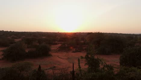 Sunrise-near-a-lodge-on-Maasai-Samburu-land-in-Kenya