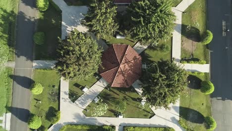 Drone-birdseye-footage-of-spanish-colonial-arquitecture-of-a-park-in-the-middle-of-a-small-town-