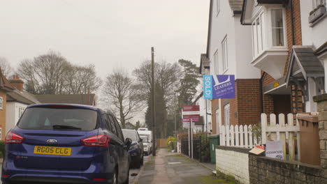 Houses-for-sale-in-a-London-suburb