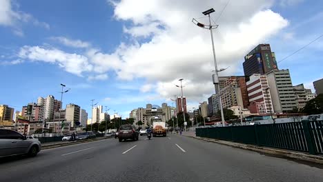 Fahrt-Durch-Das-Stadtzentrum-Von-Caracas,-Venezuela