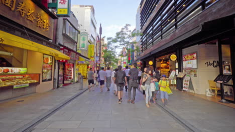 Pedestrian-traffic-on-street-in-Chinatown-in-Yokohama,-Japan