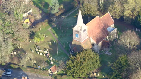 Luftbild-Der-St.-Mary&#39;s-Church-Im-Dorf-High-Halden-In-Kent,-Großbritannien