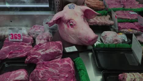 A-PIG-HEAD-IN-SLOW-MOTION-AT-THE-WEST-SIDE-MARKET-IN-CLEVELAND
