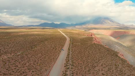 Cliff-Desert-Road,-Desierto-De-Atacama,-Chile,-América-Del-Sur