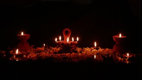 A-table-decorated-with-mud-lamps-for-a-festival-in-the-dark