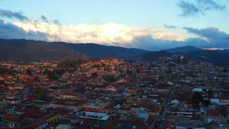 Weite-Luftaufnahme-Von-San-Cristobal-De-Las-Casas,-Chiapas
