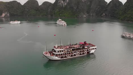Closing-in-shot-of-cruise-ships-anchored-in-Halong-Bay-Vietnam