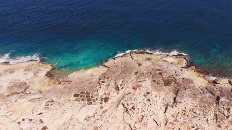 Drohnenvideo-Aus-Der-Luft-Aus-Malta,-Marsaskala-Und-Zonqor-An-Einem-Sonnigen-Frühlingstag