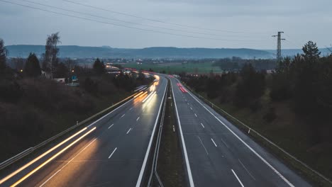 Timelapse-of-traffic-on-motorway-in-the-evening---faster-version