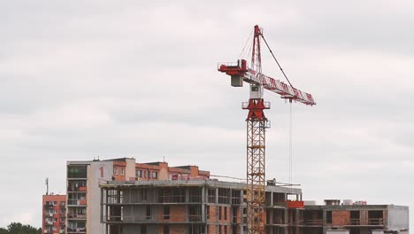 Crane-working-on-building-in-city