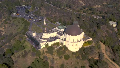 Kreisen-Um-Das-Griffith-Observatorium-In-Los-Angeles,-Kalifornien