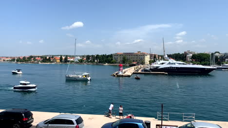 Boot-Verlässt-Den-Hafen-Von-Zadar-Kroatien