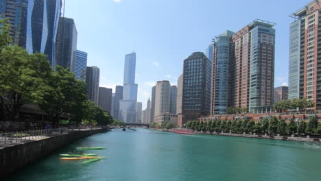 4k-Time-Lapse-view-of-Riverwalk,-Chicago,-United-States,-Usa