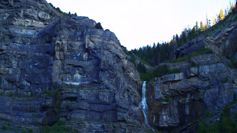 Wide-Shot-of-Bridal-Veil-Falls-at-sunset-near-Salt-Lake-City-in-the-Provo-Canyon-in-Utah