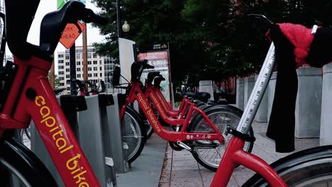 Capital-Bikeshare-rental-bicycles-available-for-use-by-commuters-and-tourists-to-get-around-Washington,-DC-for-sightseeing