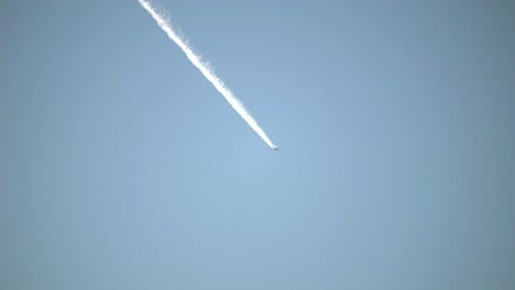 Contrails-of-commercial-aircraft-against-a-background-of-blue-sky