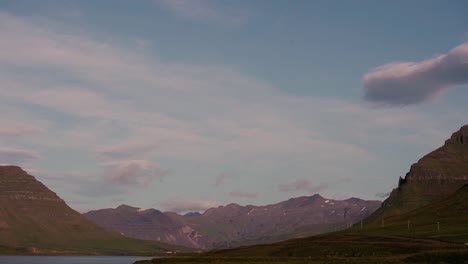 Isländische-Berge-Im-Sonnenuntergang-Auf-Der-Sony-A7iii-Aufgenommen