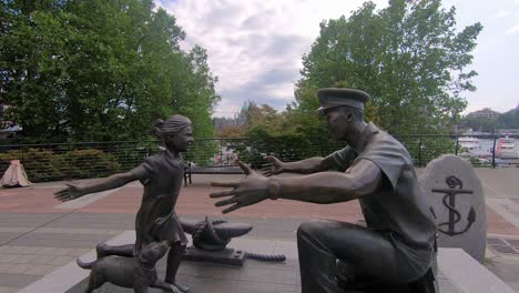The-Homecoming-Statue,-honoring-Canadian-Armed-Forces-in-downtown-Victoria,-BC