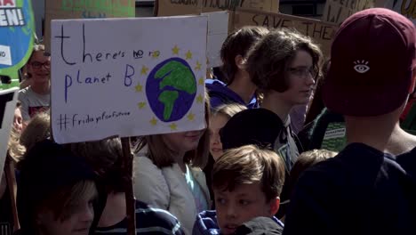 Schulkinder-Streiken-Für-Mehr-Klimaschutz,-Deutschland