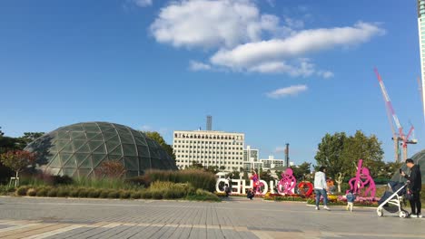 Stadtbild-Von-Bucheon,-Gesehen-Vom-Zentralen-Park-In-Bucheon,-Gyeonggi-do,-Südkorea