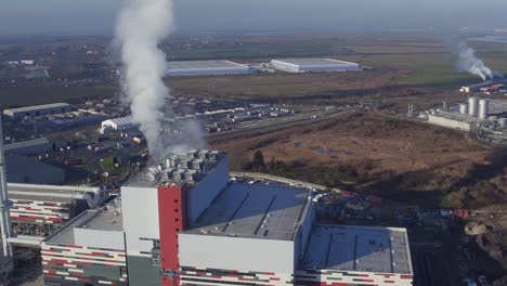 Wide-aerial-view-of-steam-billowing-from-the-newly-constructed-K3-Powerstation,-a-waste-paper-power-station-in-Kemsley,-UK