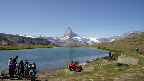 Zermatt-Suiza,-Circa:-Timelapse-Matterhorn-Con-Lago-Alpino,-Stellisee,-Suiza,-Europa