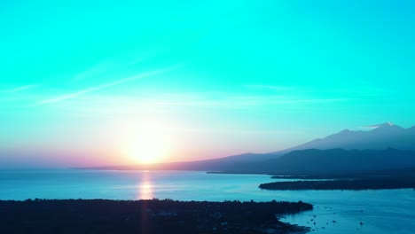 Schöner-Bunter-Sonnenuntergang-Auf-Tropischer-Insel-Auf-Malediven-Im-Indischen-Ozean
