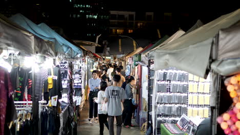 Caminando-Por-El-Centro-De-Un-Mercado-Abierto-De-Tailandia-Bangkok