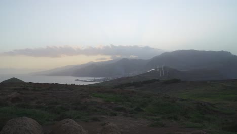 Ruhiger-Sonnenuntergang-In-Caniçal,-Insel-Madeira,-Portugal