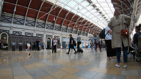 London-England,-circa-:-timelapse-crowded-people-at-Paddington-Station-in-London,-United-Kingdom
