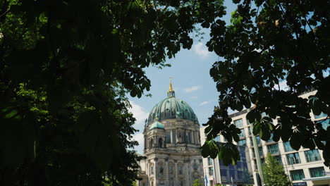 Catedral-De-Berlín-En-Un-Claro-Día-De-Primavera