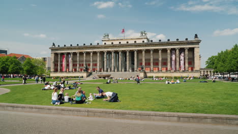 Lawn-in-front-of-Berlin-Altes-Museum