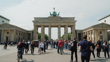 Tourists-by-Brandenburg-Gate-In-Berlin