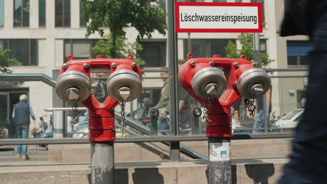 Hydranten-Am-Berliner-U-Bahneingang