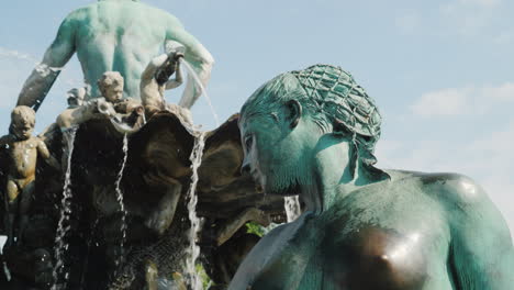 The-Neptune-Fountain-In-Berlin-Steadicam-Shot