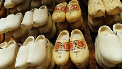 Zapatos-De-Madera-Holandeses-Tradicionales