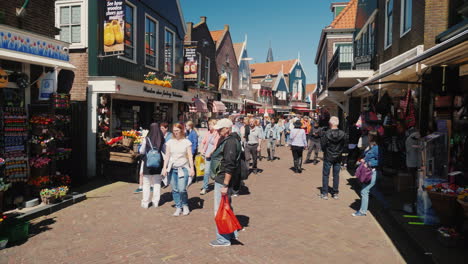 Touristen-Auf-Der-Holländischen-Straße