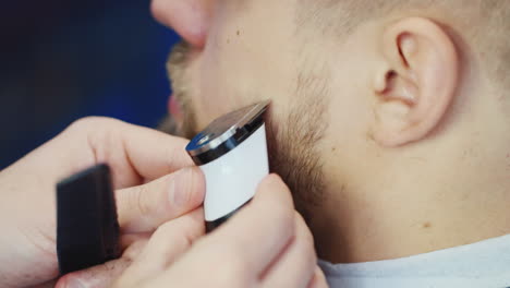 Close-Up-Of-Barber-Working-On-Client's-Hair-And-Beard-06