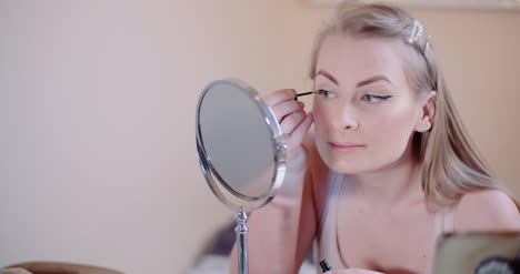 Woman-Doing-Makeup-Woman-Beauty-Concept-6